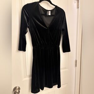 H&M Black Long Sleeve Velvet Mini Dress